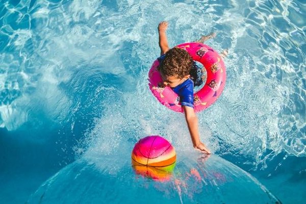 Découvrez l'espace aquatique du camping sur l'Île de Ré